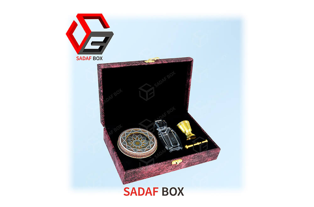 red saffron box