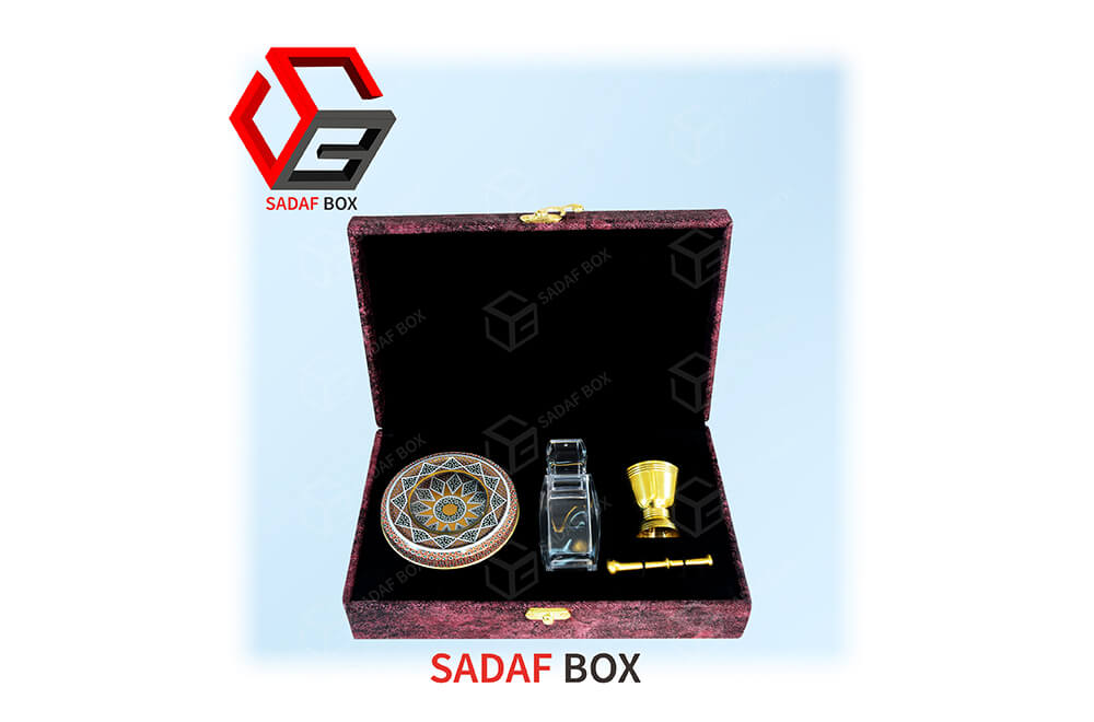 red saffron box